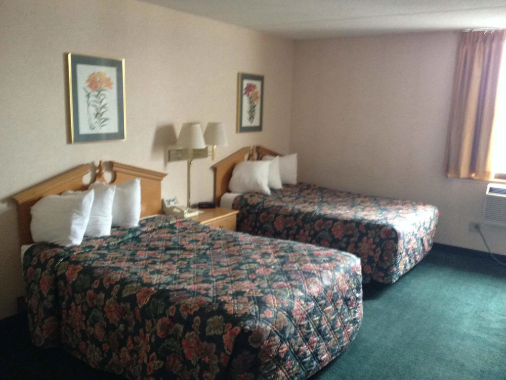 photo 1 of Blueway Inn & Suites Roseville