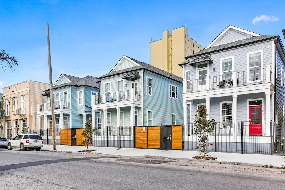 photo 1 of Modern 4 BR Condo with Balcony & Pool - Near FQ