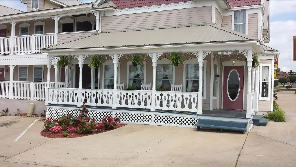 photo 1 of Branson Victorian Inn