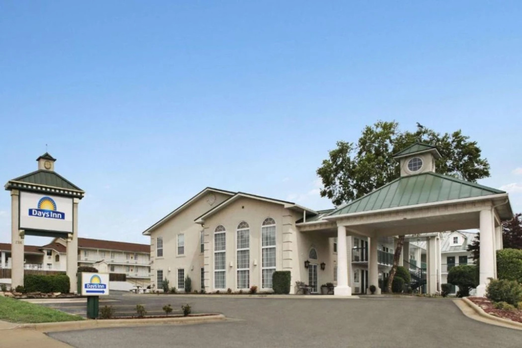 photo 1 of Days Inn By Wyndham Branson Near Theatre District