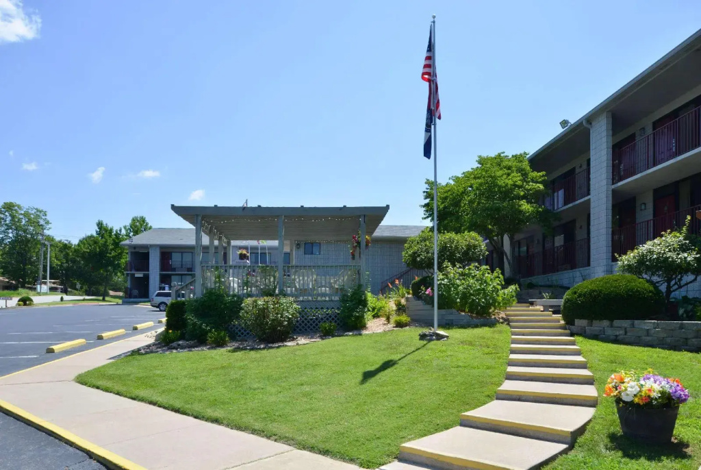 photo 1 of Ramada by Wyndham Branson