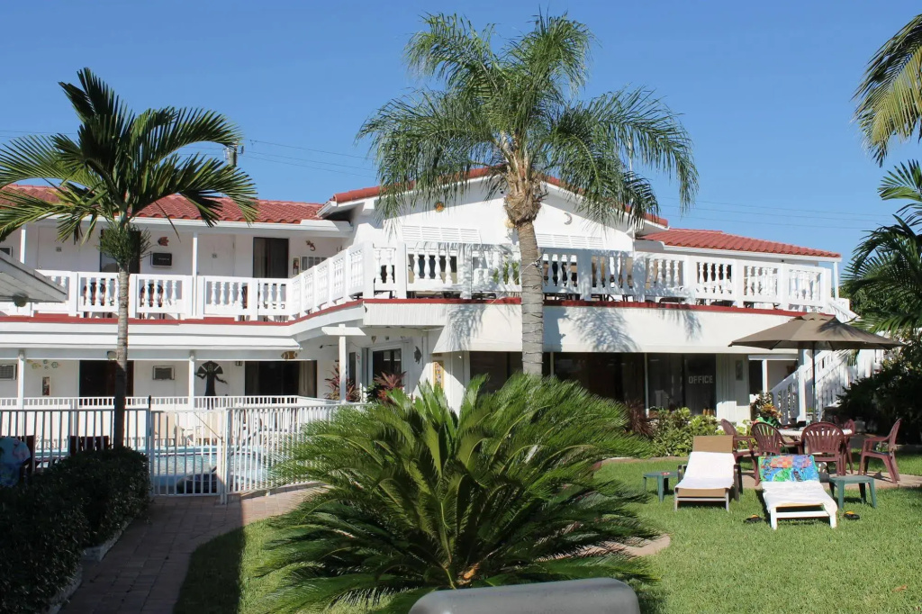 photo 1 of Breakaway Inn