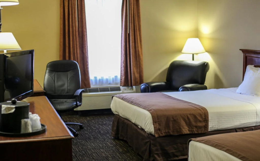 photo 1 of Breckinridge Inn