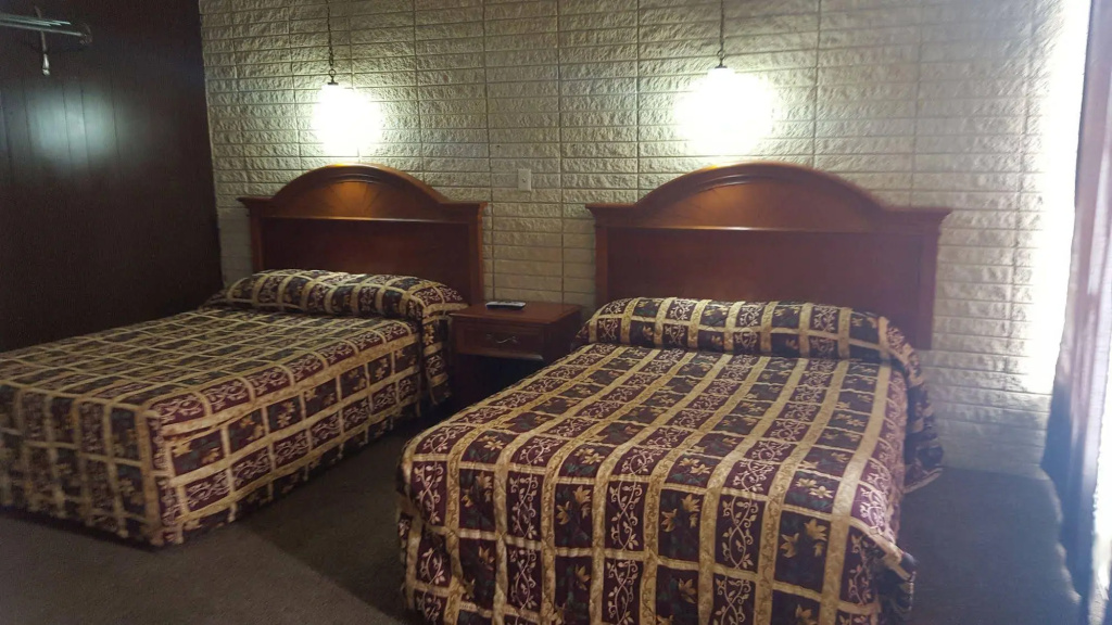 photo 1 of Breezwood Motel
