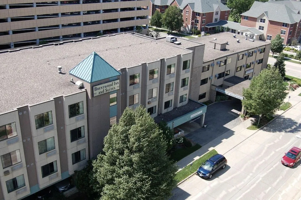 photo 1 of Brentwood Inn & Suites