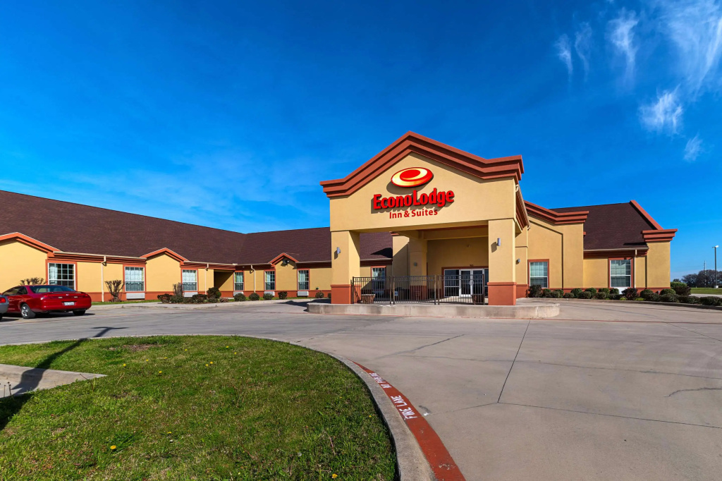 photo 1 of Econo Lodge Inn & Suites Bridgeport