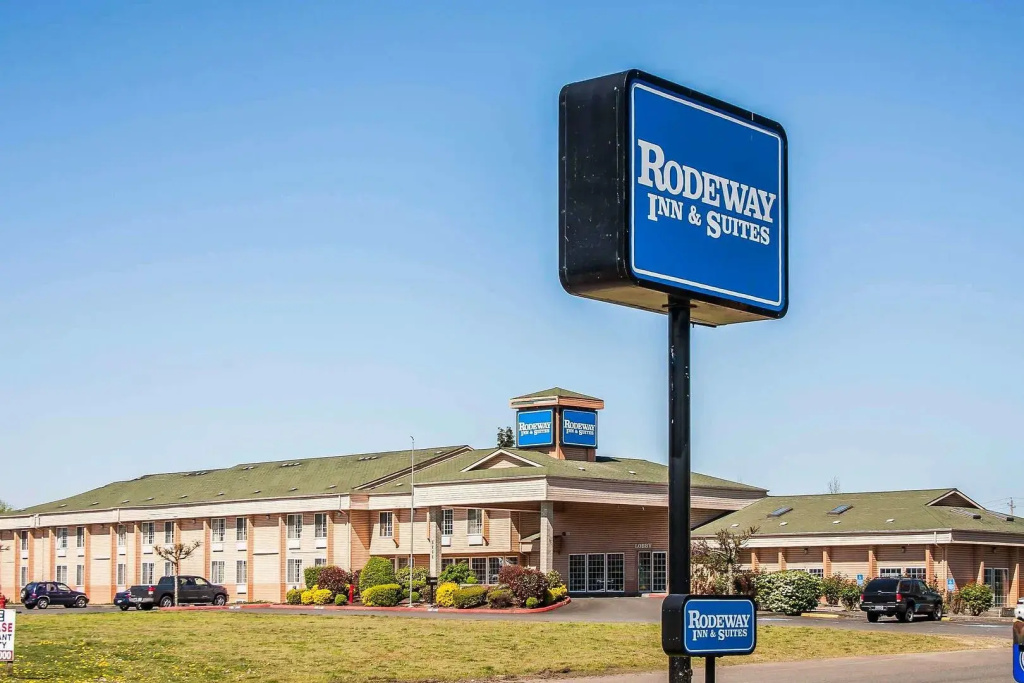 photo 1 of Bridgeway Inn & Suites Portland Airport