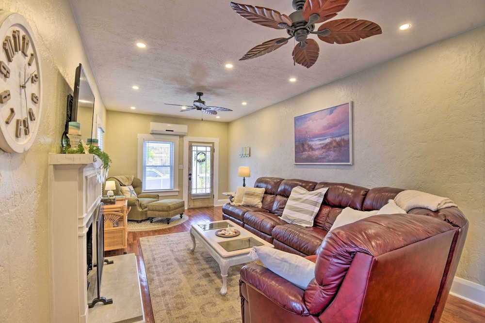 photo 1 of Bright Bradenton Retreat: 1 Mi to Downtown!