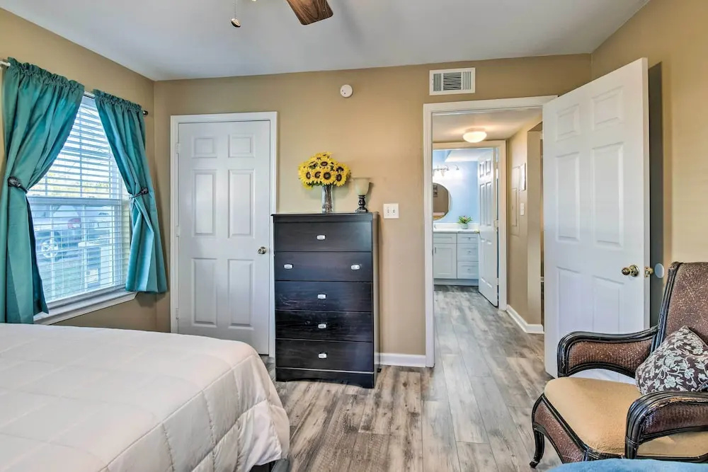 photo 1 of 5 Mi to Beach: Gulf Shores Condo w/ Perks!