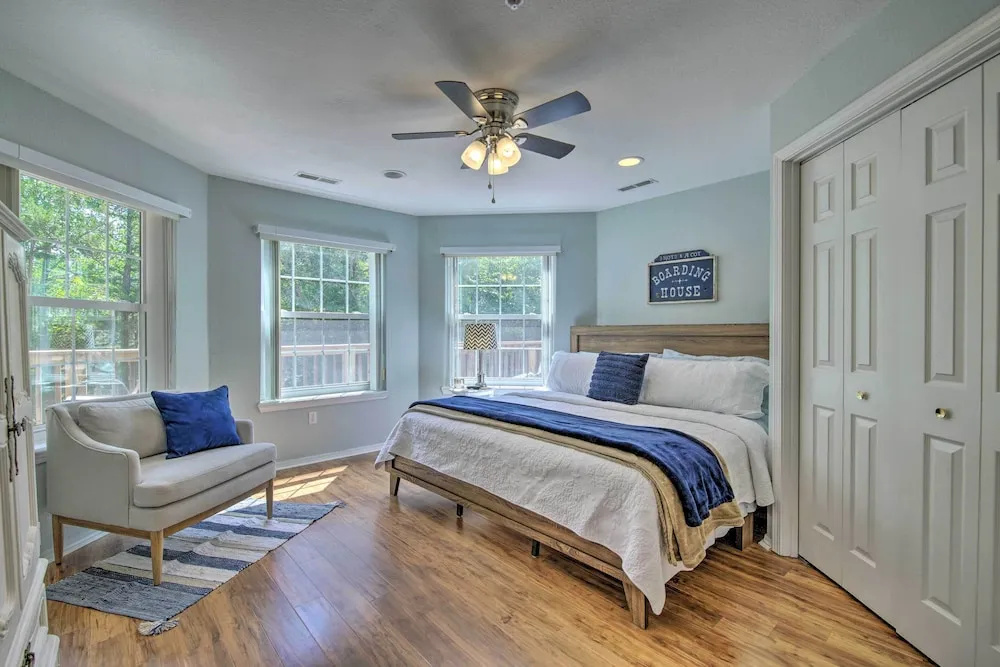 photo 1 of Bright Ozarks Condo w/ Balcony & Lake Views!
