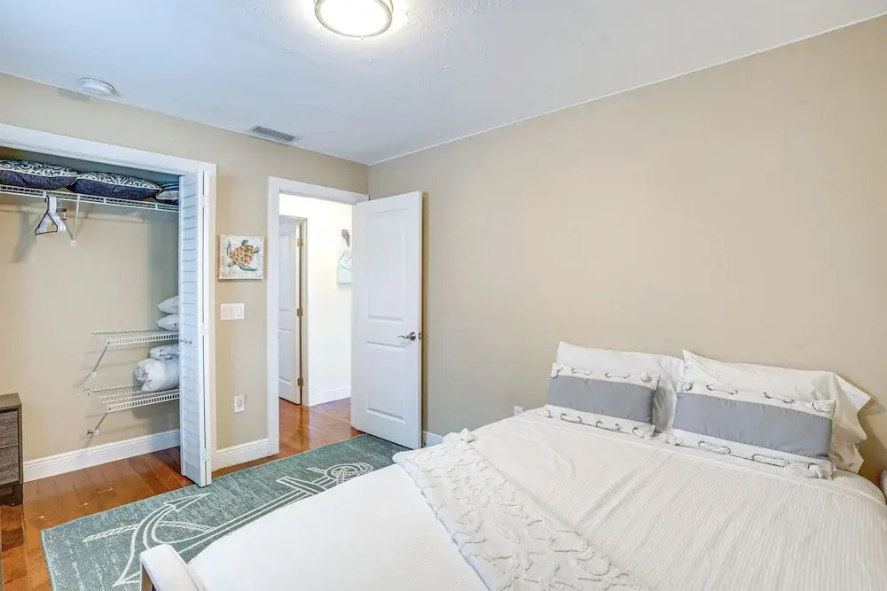 photo 1 of Bright Sarasota Bungalow - 5 Mi to Siesta Beach!