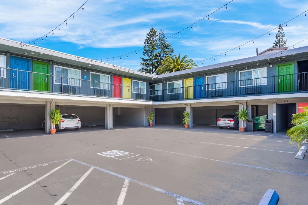 photo 1 of Signature Inn Oakland
