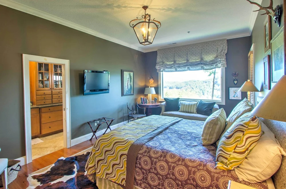 photo 1 of Bryson City Condo w/ Spectacular Views & Amenities