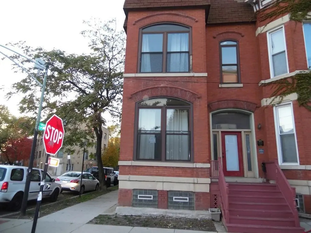 photo 1 of Bucktown, Urban Luxury and Convenience, Near L Train Stop at Western