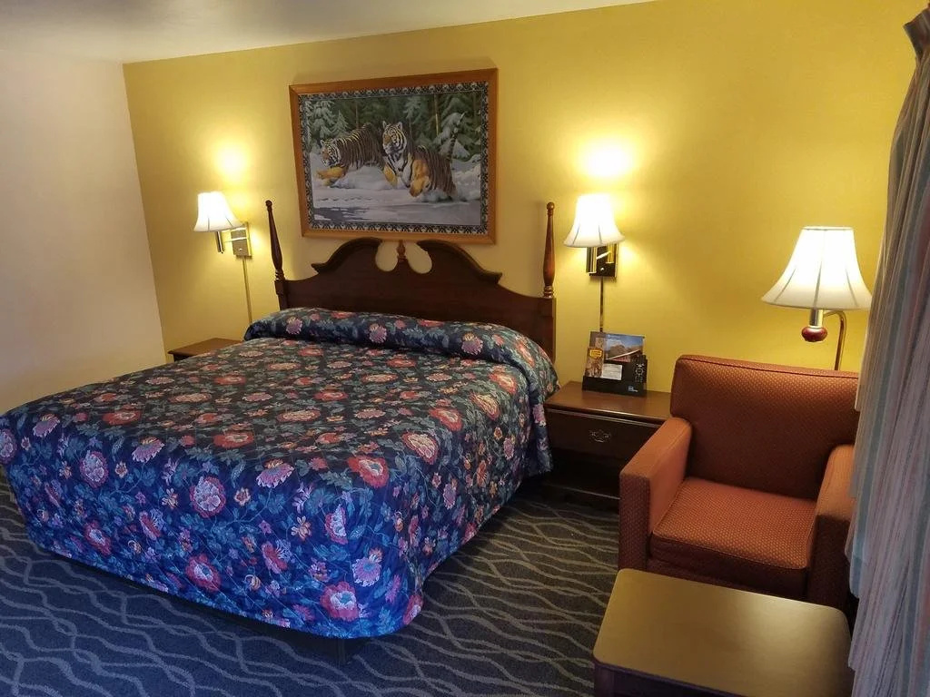 photo 1 of Budget Host Midway Inn