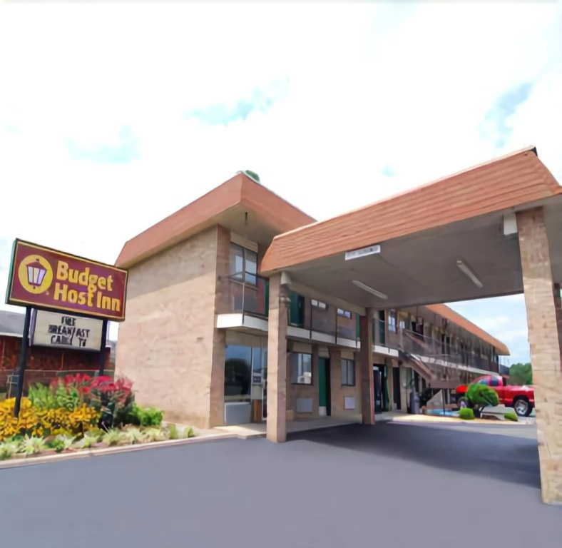 photo 1 of Budget Host Inn