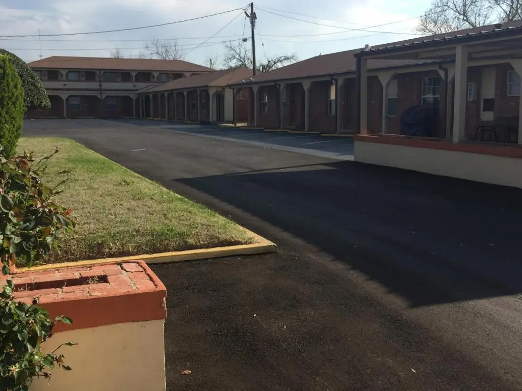 photo 1 of Budget Host Inn
