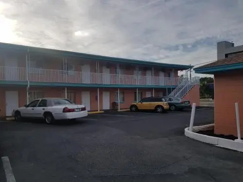 photo 1 of Budget Inn