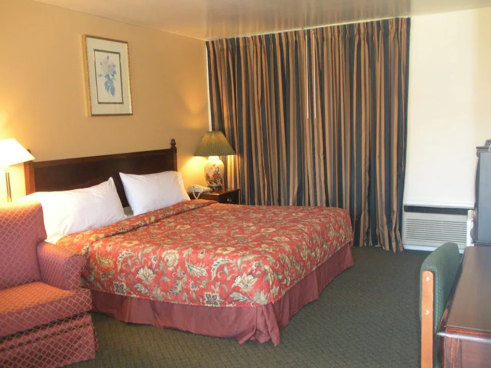 photo 1 of Budget Inn