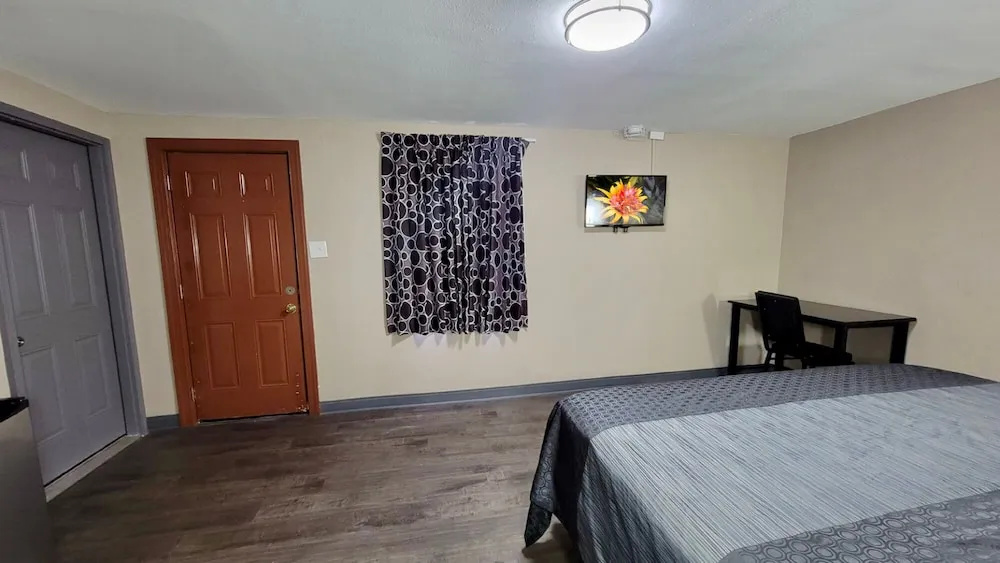 photo 1 of Budget Inn