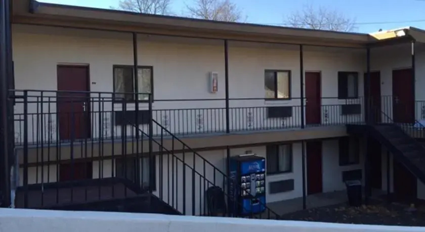 photo 1 of Budget Inn