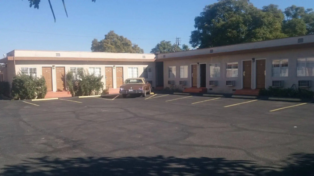 photo 1 of Budget Inn