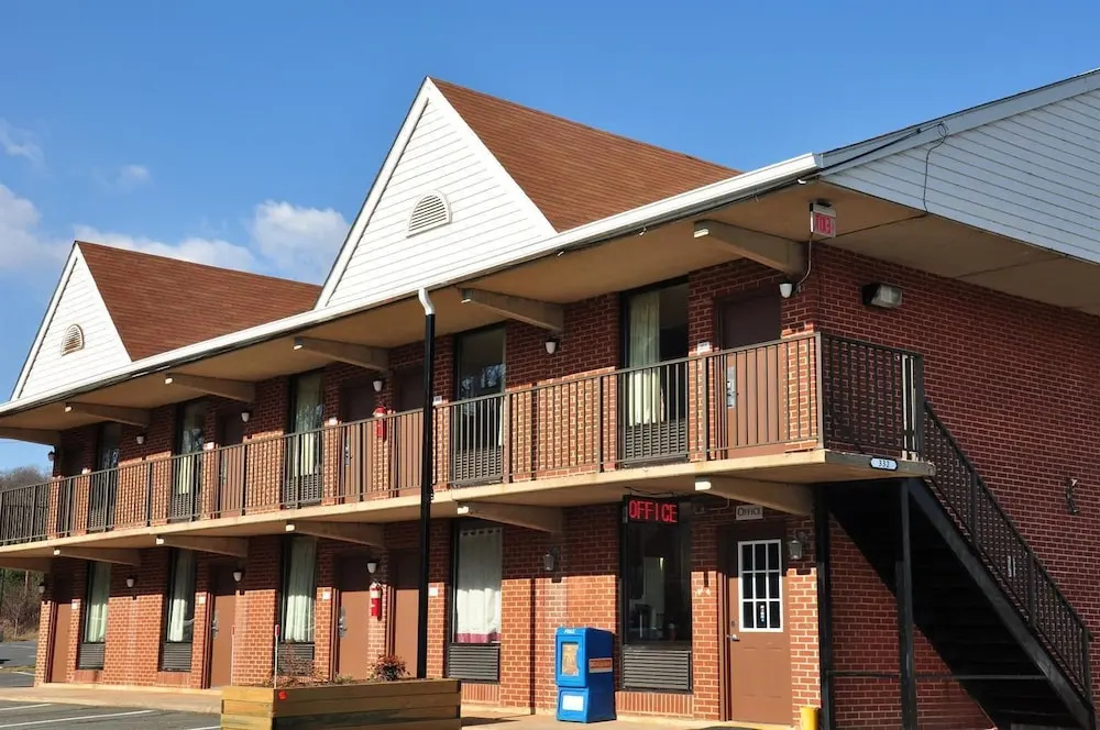photo 1 of Budget Inn