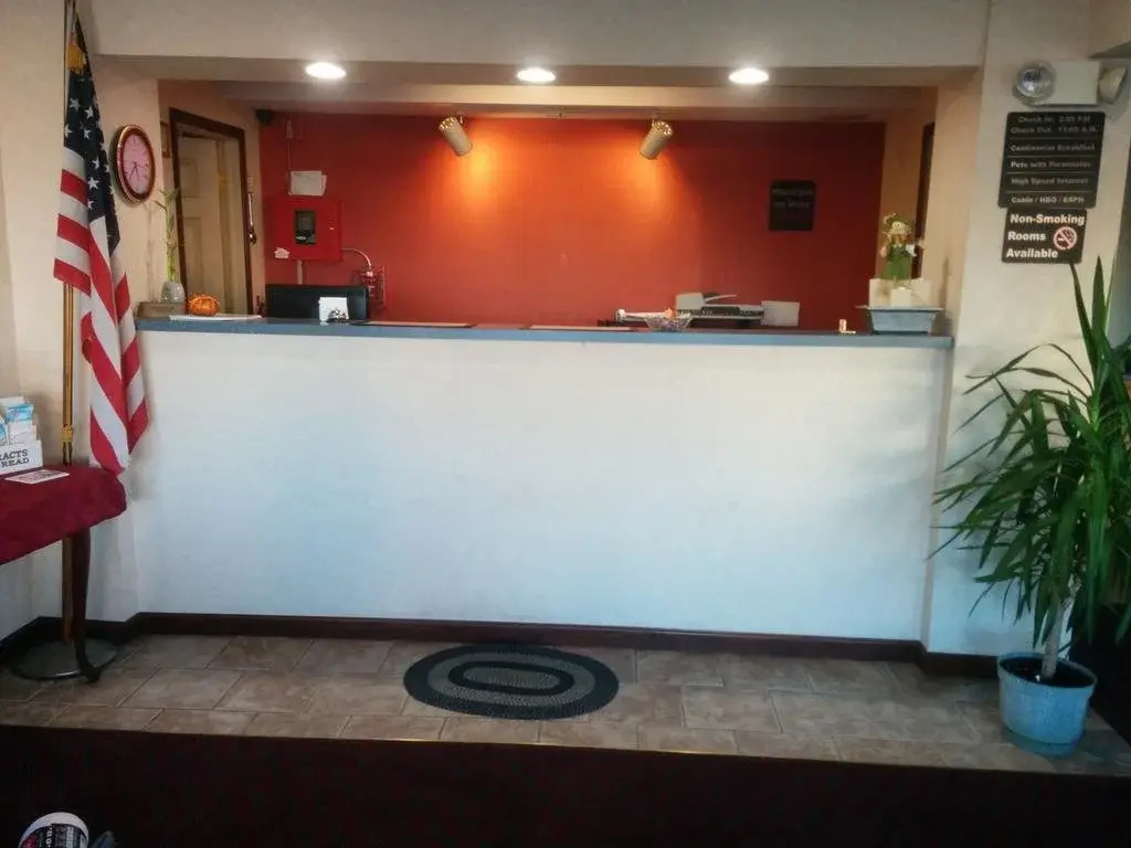 photo 1 of Budget Inn - Troy