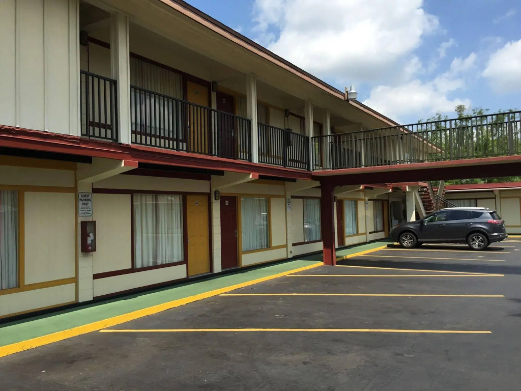 photo 1 of Budget Inn Winter Haven