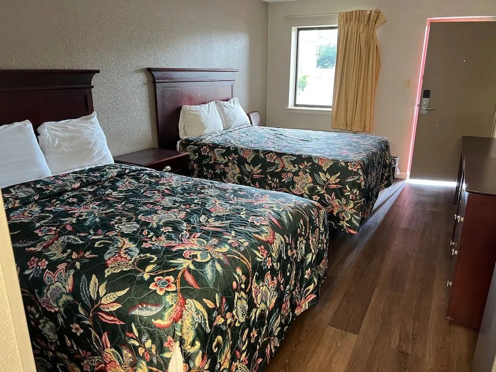 photo 1 of Budget Plaza Motel