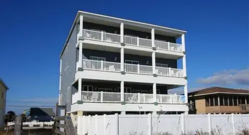 photo 1 of C & D's Spiffy Digs by RedAwning
