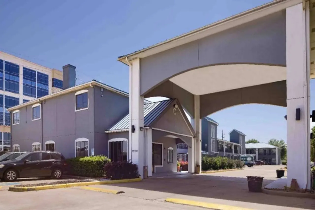 photo 1 of Motel 6 Houston, TX - I-10 West
