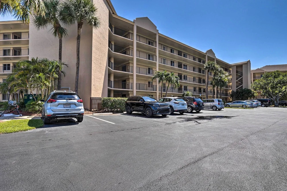 photo 1 of Jupiter Condo w/ Pool Access, Walk to Beach!