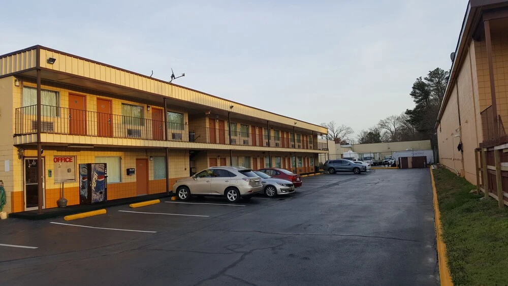 photo 1 of Camelot Inn