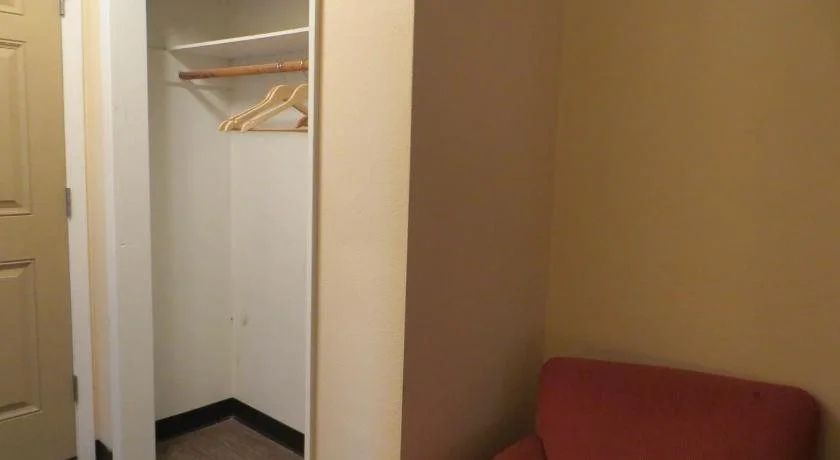 photo 1 of Cameo Motel - Portland