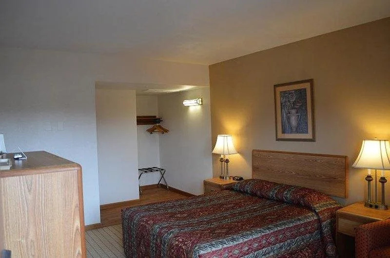 photo 1 of Campus Inn