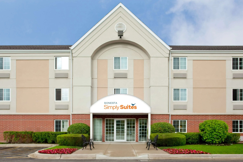 photo 1 of Sonesta Simply Suites Chicago Libertyville