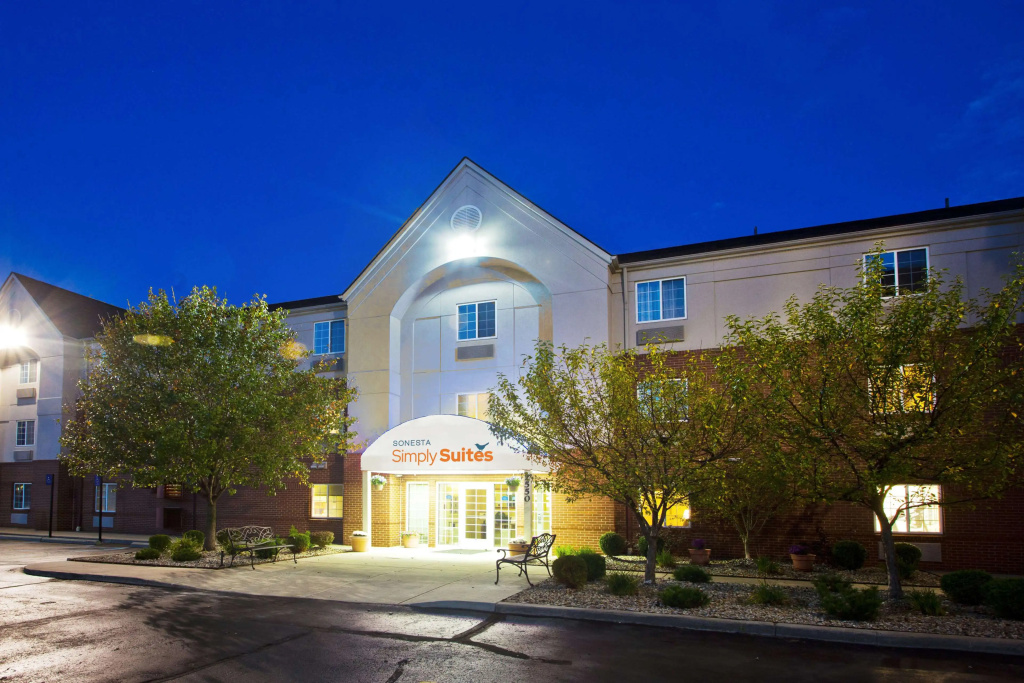 photo 1 of Sonesta Simply Suites Detroit Troy