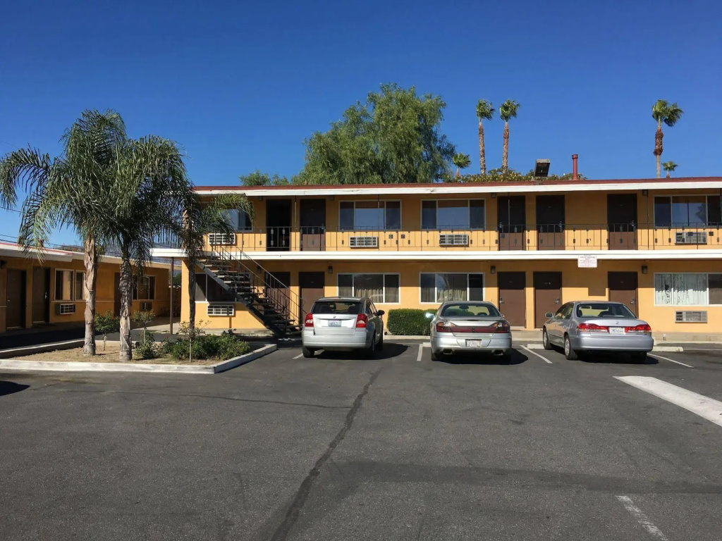photo 1 of Capri Inn