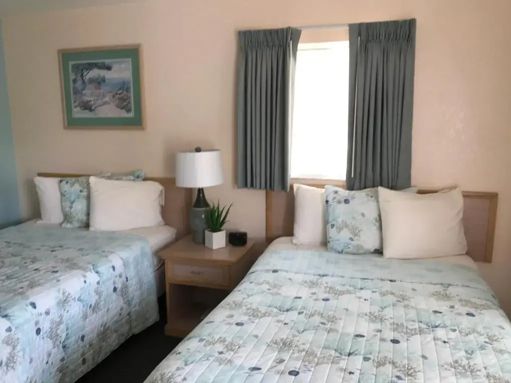 photo 1 of Carlton House Motel