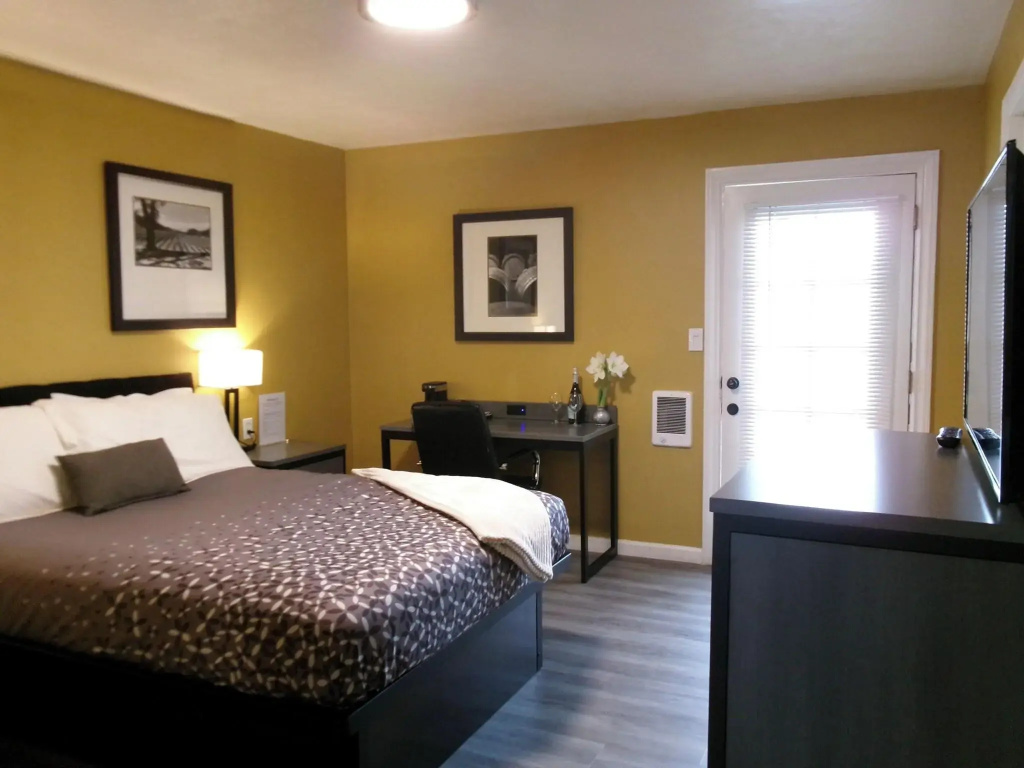 photo 1 of Carmel Wayfarer Inn