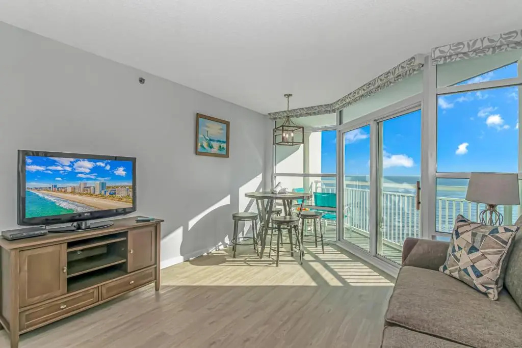 photo 1 of Carolinian 1535
