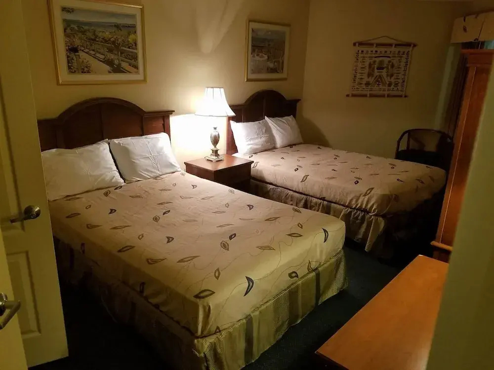 photo 1 of Carolinian 731