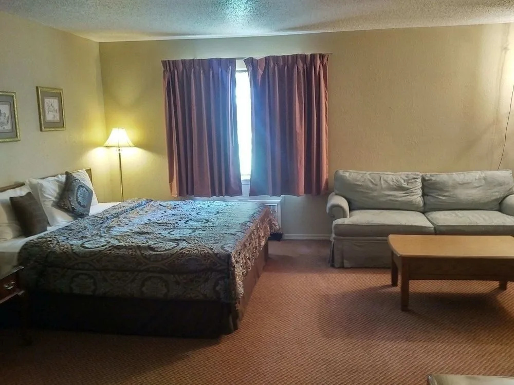 photo 1 of Carolyn's Ozark Swiss Inn