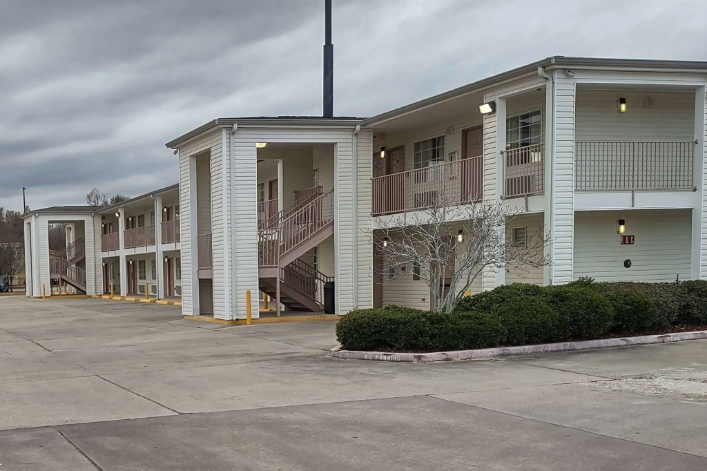 photo 1 of Carom Inn A Travelodge By Wyndham Denham Springs