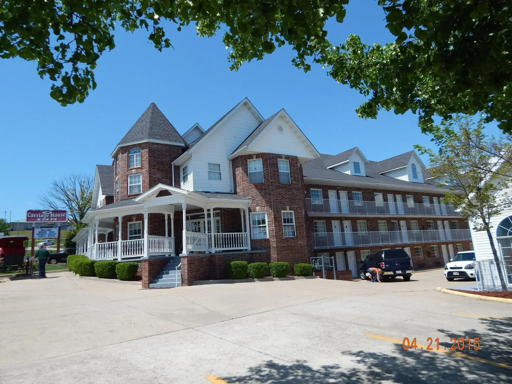 photo 1 of Carriage House Inn