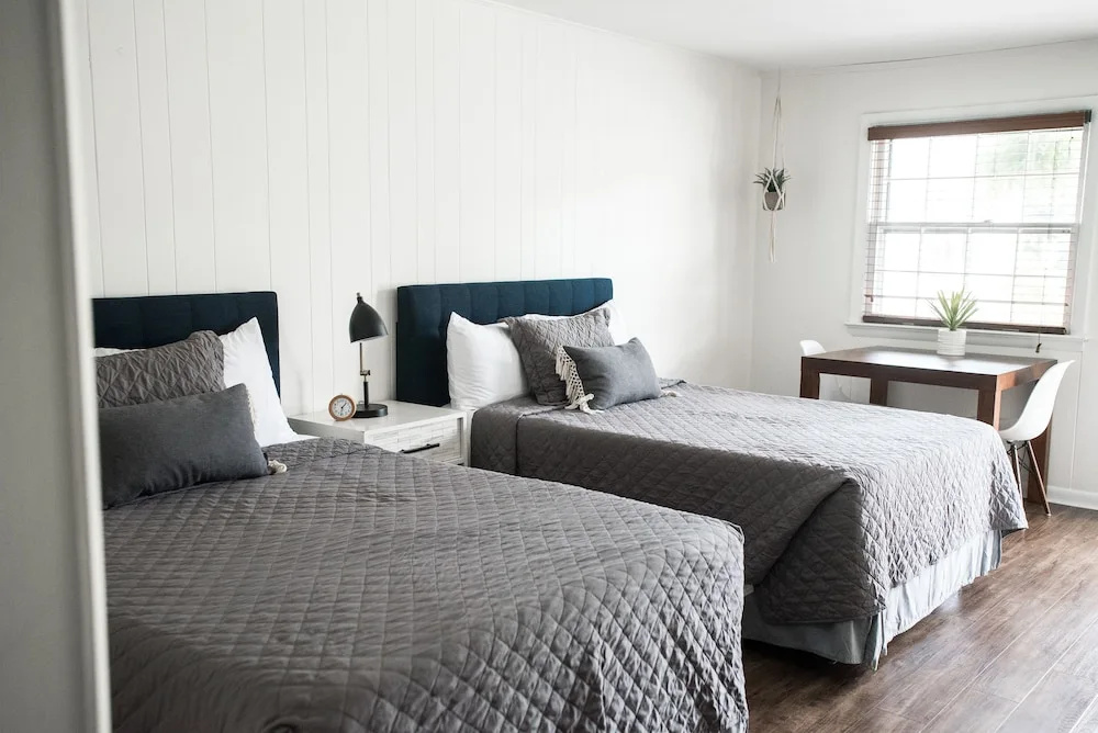 photo 1 of Carriage House Inn