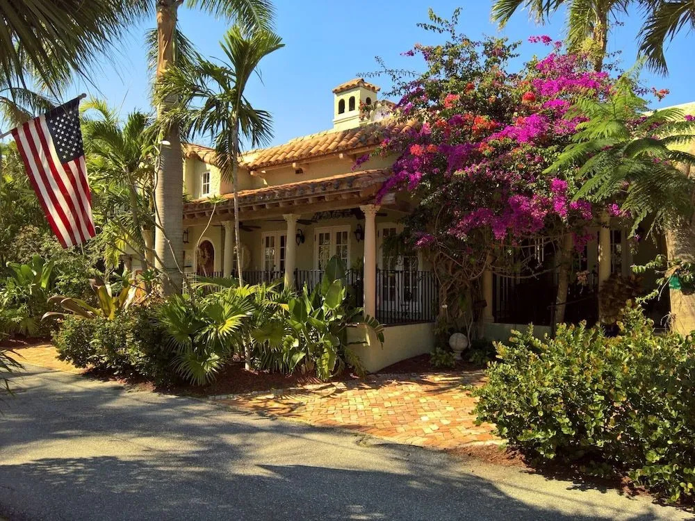 photo 1 of Casa Grandview Inn