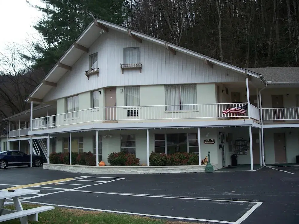photo 1 of Castlewood Inn
