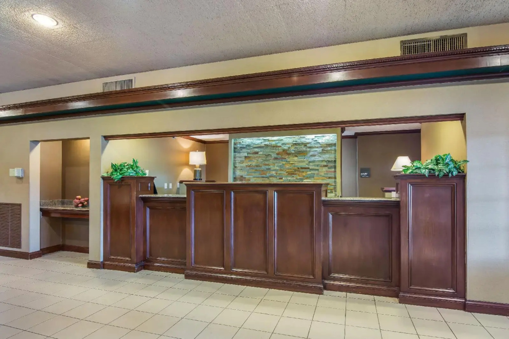 photo 1 of Cayuga Blu Hotel